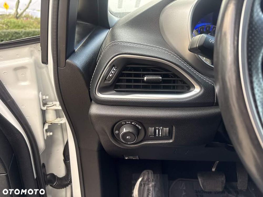 Chrysler Pacifica - 19