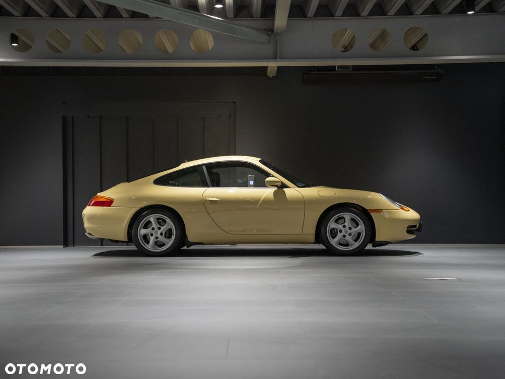 Porsche 911 Carrera - 6