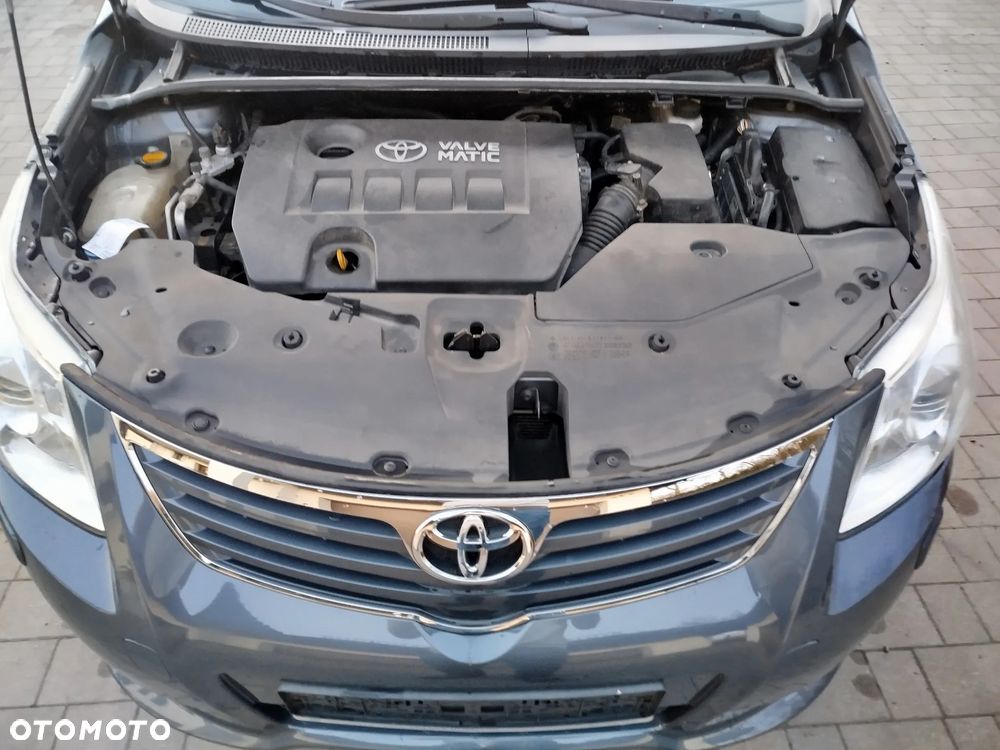 Toyota Avensis 1.8 Comfort - 30