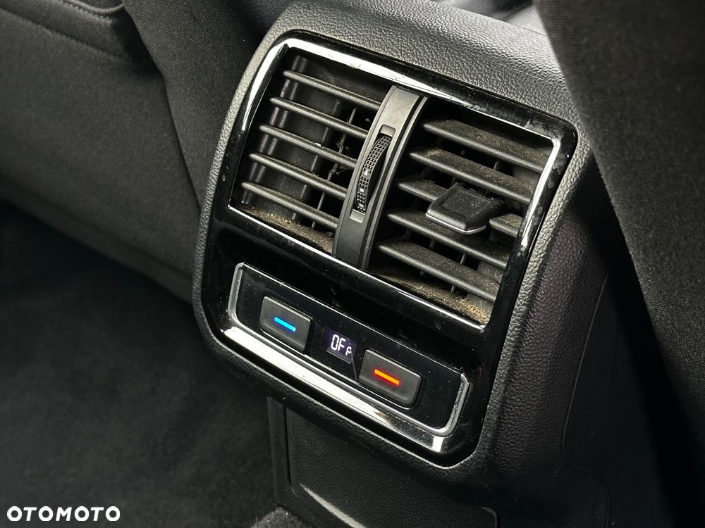 Volkswagen Passat ver-variant-1-6-tdi-scr-dsg-comfortline - 28