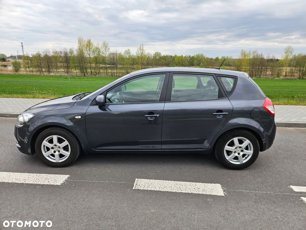 Kia Ceed 1.4 L - 5