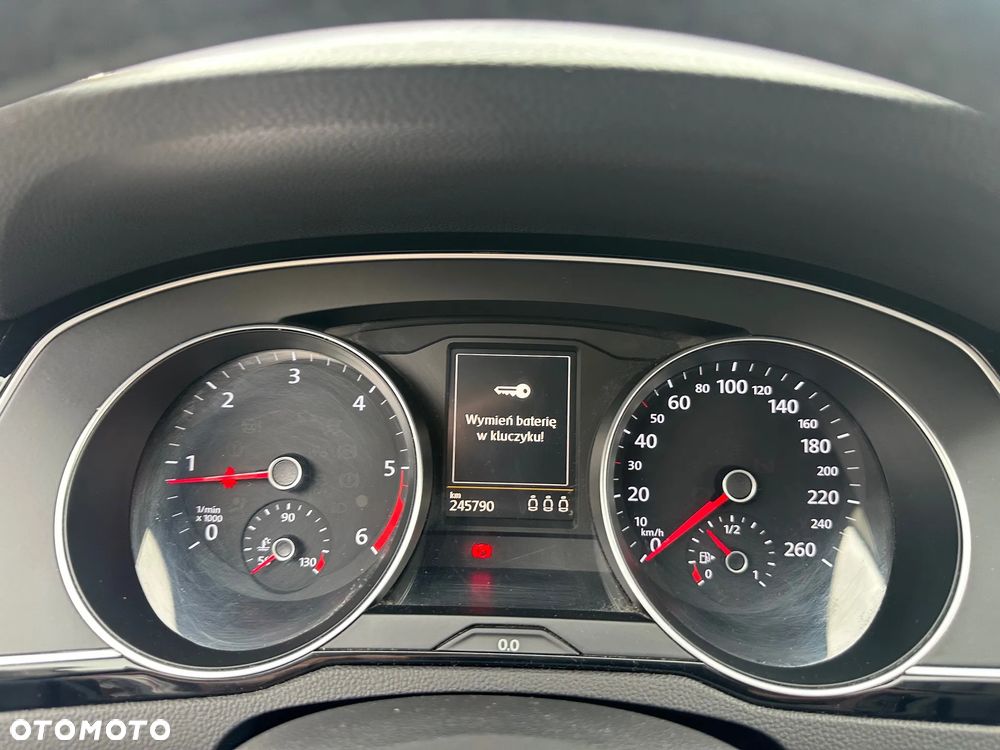 Volkswagen Passat - 12