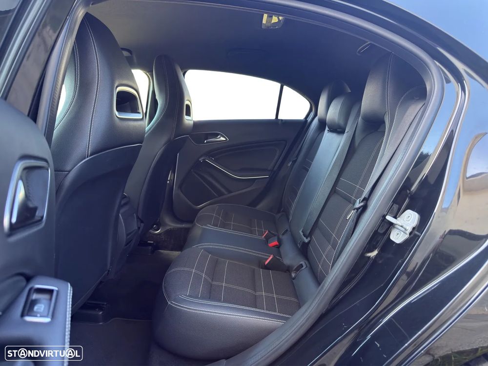 Mercedes-Benz A 180 7G-DCT Urban - 12