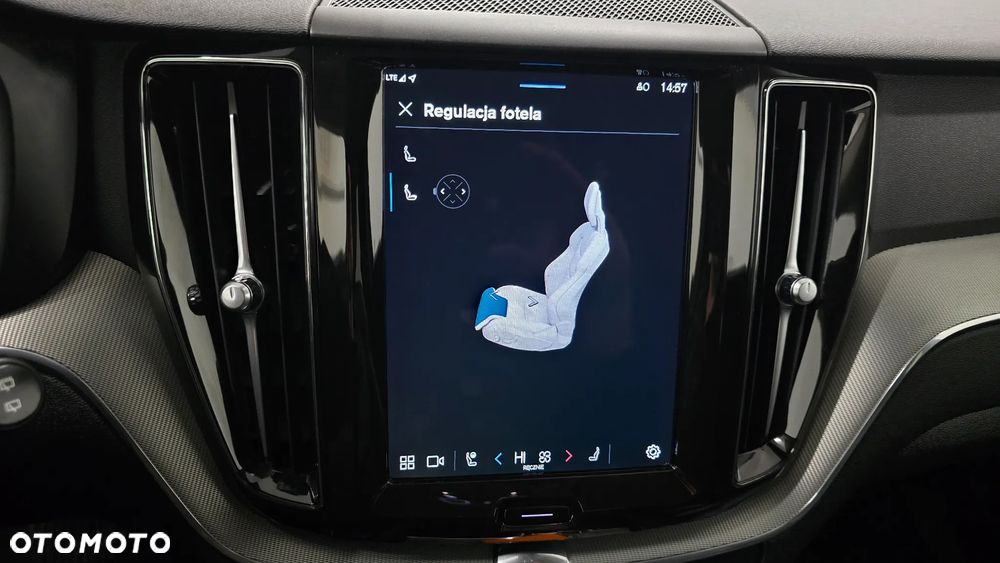 Volvo XC 60 B4 D Plus Dark - 35