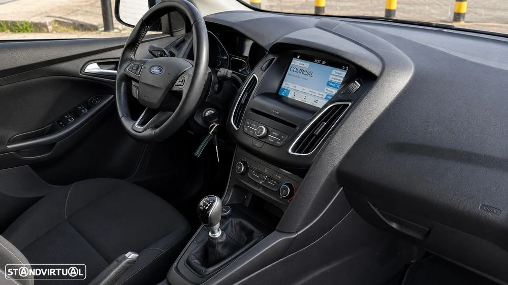 Ford Focus SW - 16