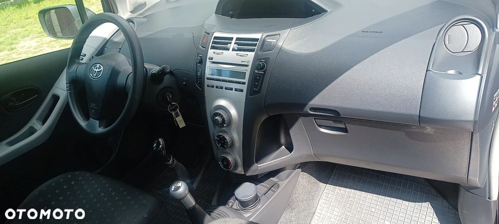 Toyota Yaris 1.3 Luna Premium - 8