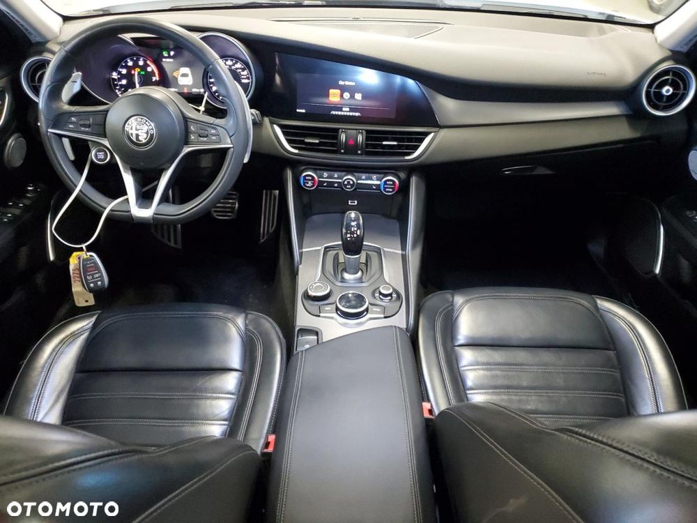 Alfa Romeo Giulia - 9