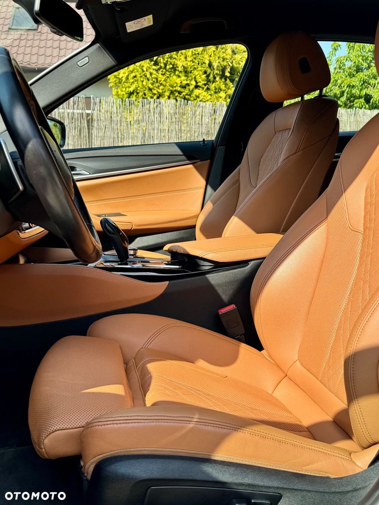 BMW Seria 5 520d M Sport - 11