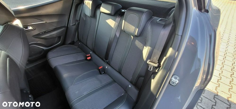 Peugeot 2008 Hybrid 136 e-DSC GT - 18