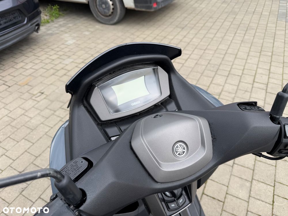 Yamaha NMAX - 10
