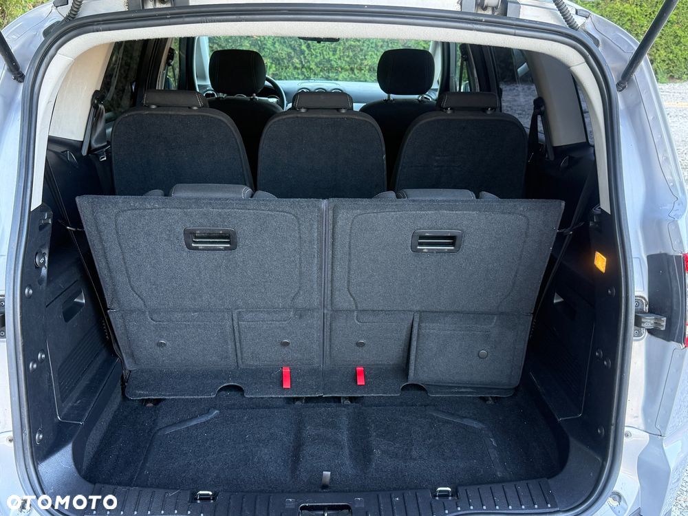 Ford S-Max - 11