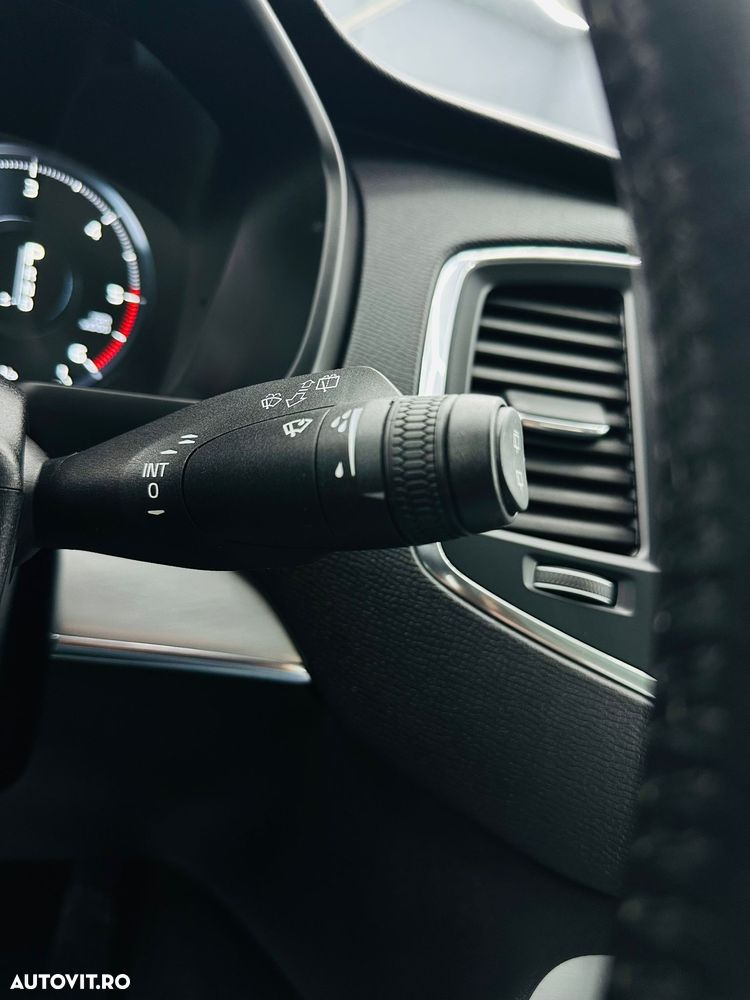 Volvo XC 90 D5 AWD Geartronic Momentum - 31