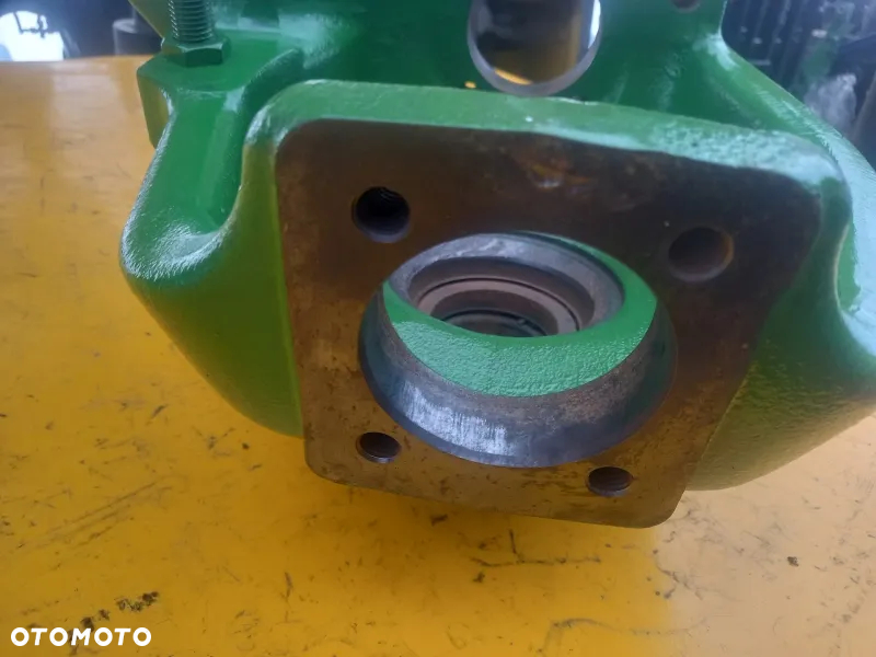 Zwrotnica lewa Dana Spicer 730/733 John Deere 6230 Premium - 4