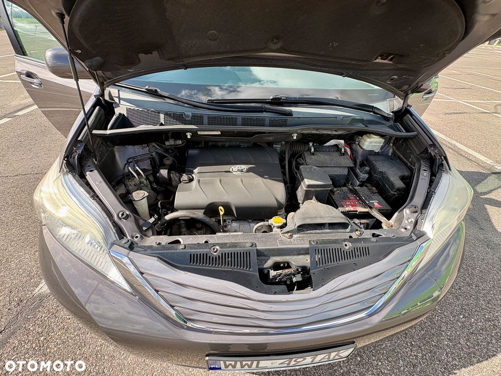 Toyota Sienna 3.5 V6 - 16