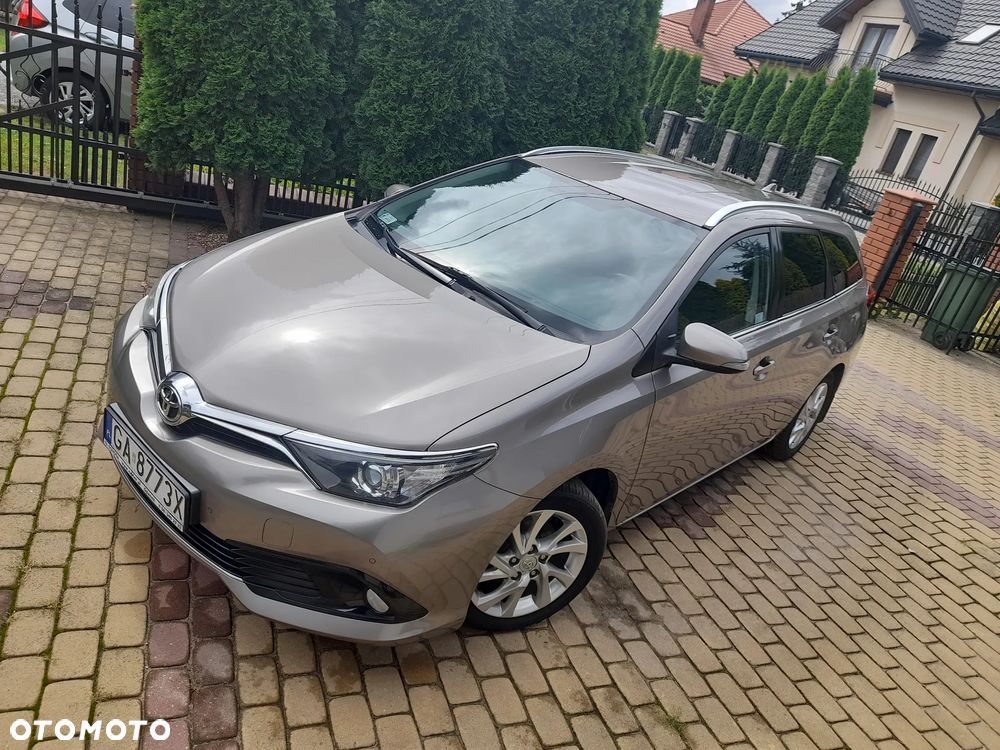 Toyota Auris 1.6 Premium Comfort - 7