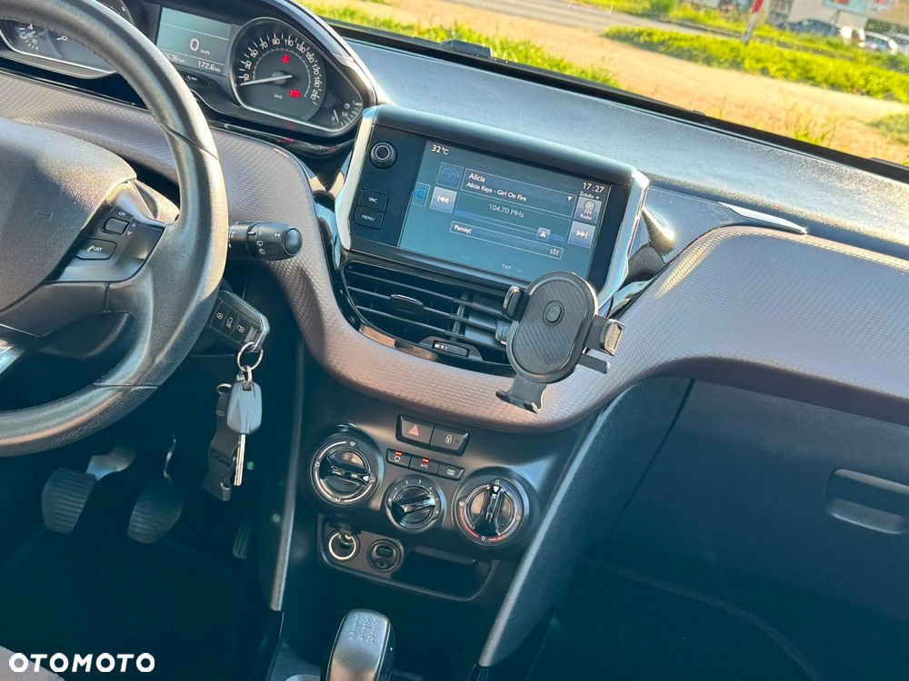 Peugeot 2008 1.6 e-HDi Style S&S - 22