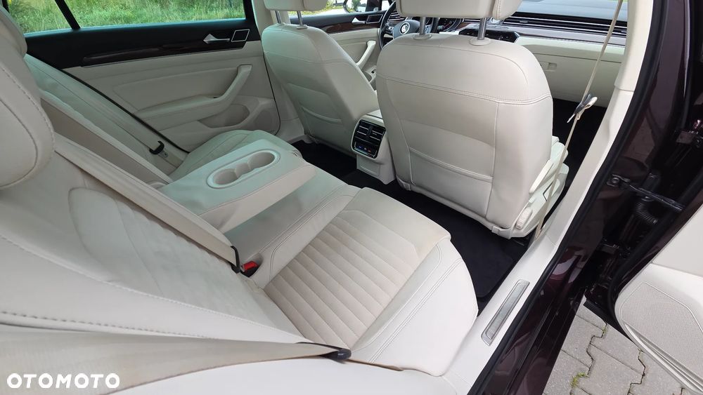 Volkswagen Passat Variant 2.0 TDI DSG (BlueMotion Technology) Highline - 34