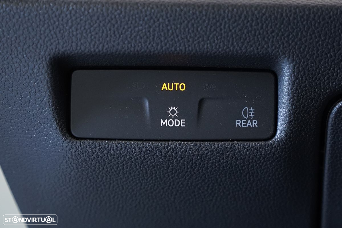 VW Passat Variant 2.0 TDi Business DSG - 16