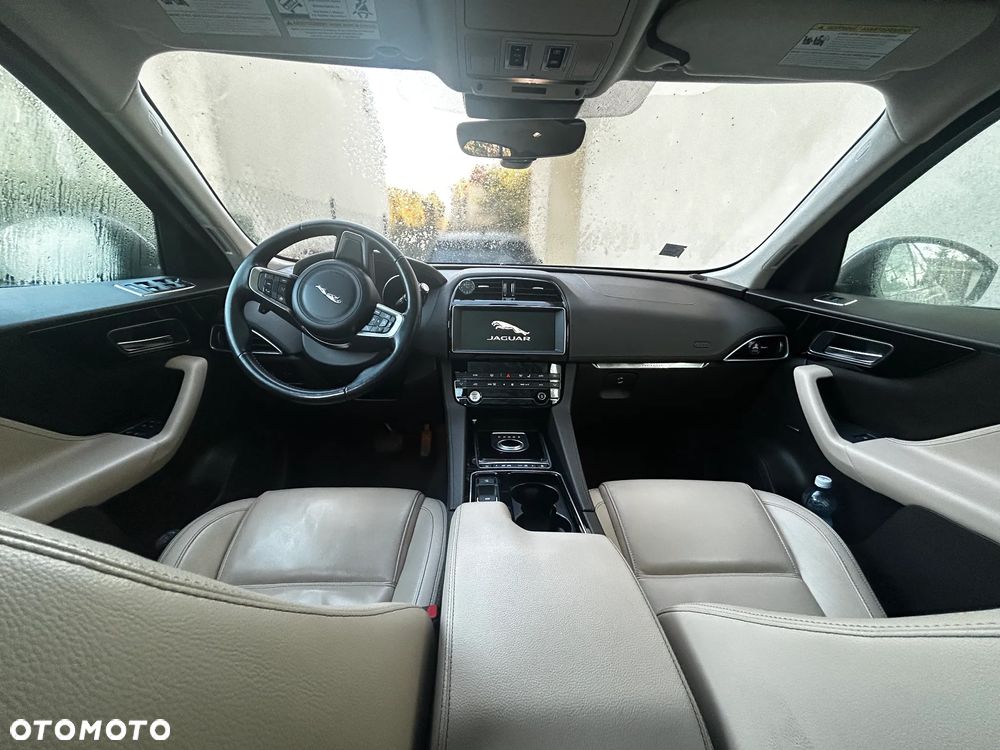Jaguar F-Pace P250 AWD - 13