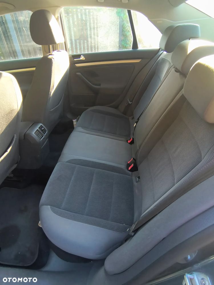 Volkswagen Jetta 1.9 TDI Comfortline - 12