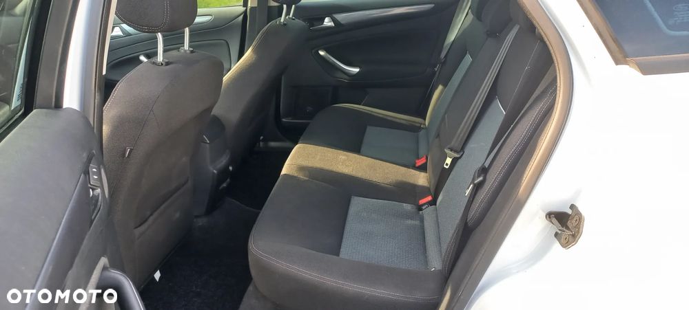 Ford Mondeo 2.0 TDCi Ambiente - 11