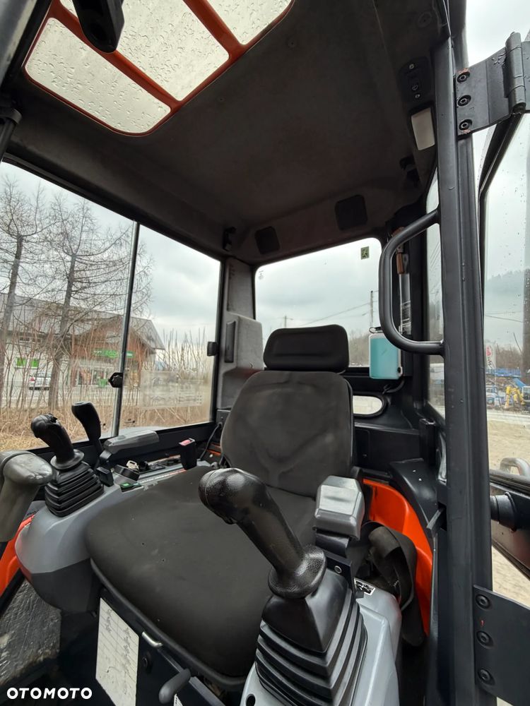 Kubota U35. koparka 3,7 tony. 2016 rok. 2000 mtg! Łyżka skarpowa Hydraulicznie uchylna. 3sekcje Hydrauliczne. zamki na tłokach. Jak nówka sztuka. Zadbana zero zużycia. Z gospodarstwa Norweskiego. Zmiana łyżek Hydrauliczna. LENHOFF. Zero luzów wycieków. Szybka wolna jazda. Gąski perfekt stan. OKAZJA TANIO - 20