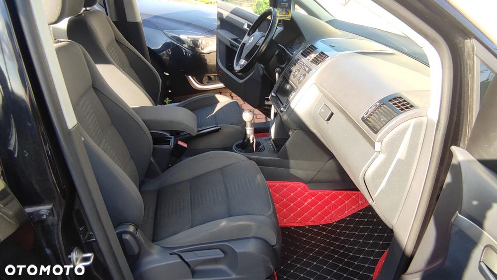 Volkswagen Touran 2.0 TDI DPF Highline - 8