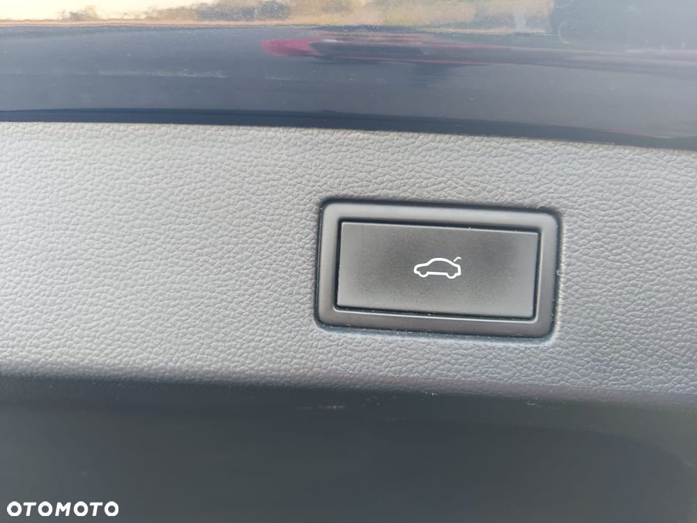 Volkswagen Arteon 2.0 TDI SCR DSG R-Line - 23