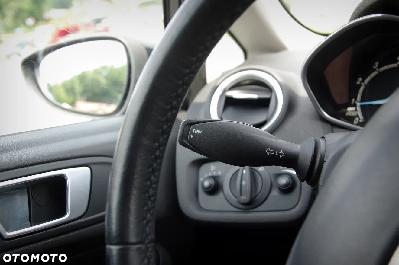 Ford Fiesta 1.0 EcoBoost S&S TREND - 28