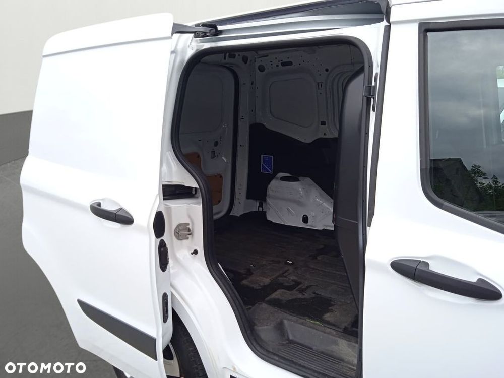 Ford Transit Courier - 25