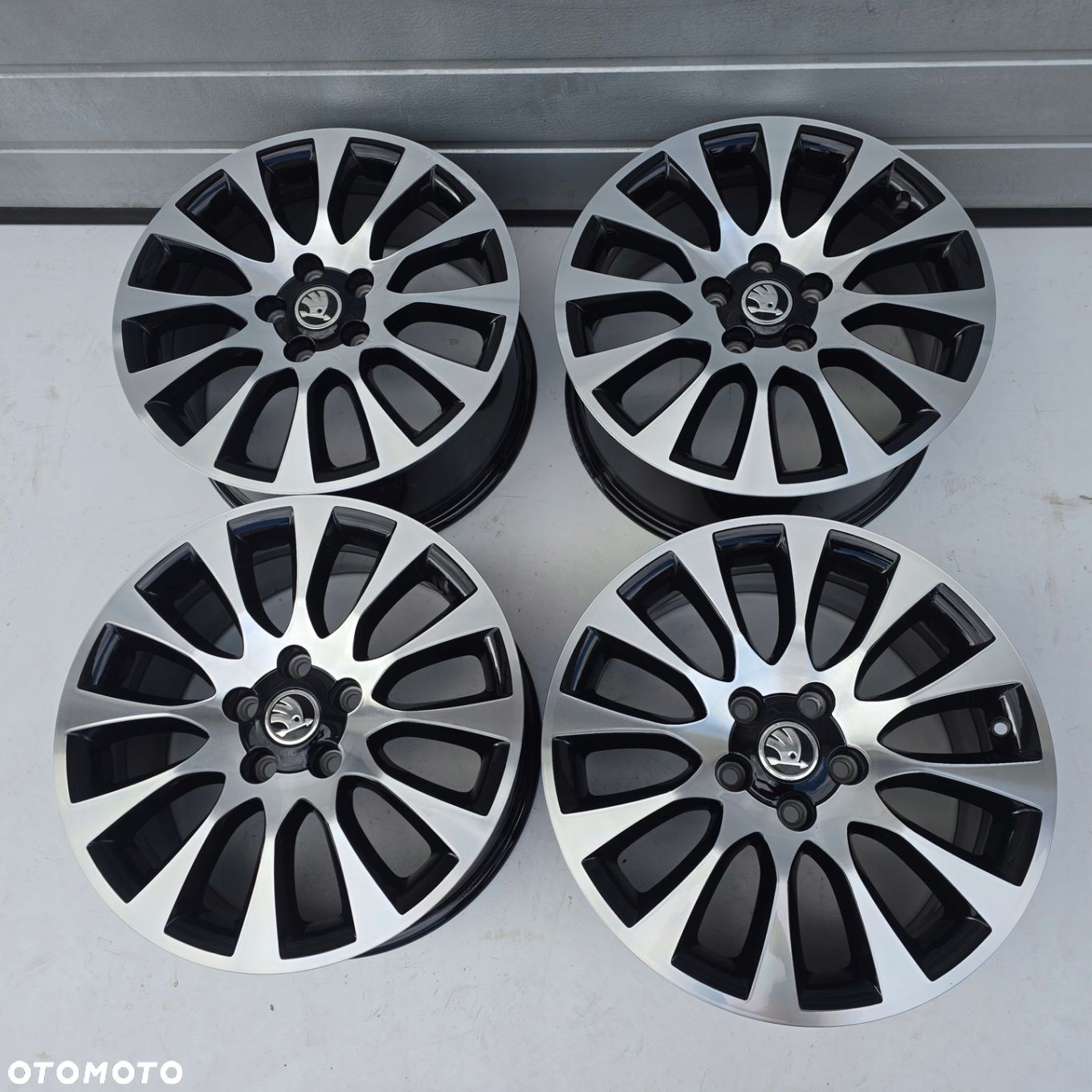 SKODA SUPERB II OCTAVIA II III IV YETI KAROQ 5x112 17 ET49 JAK NOWE - 1