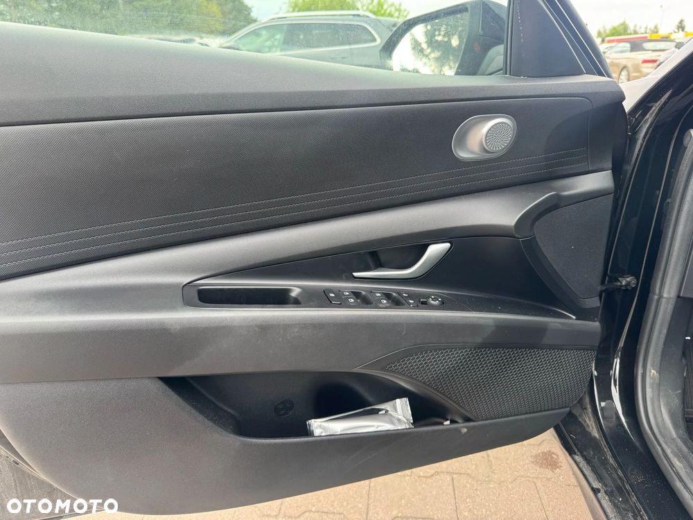 Hyundai Elantra - 10