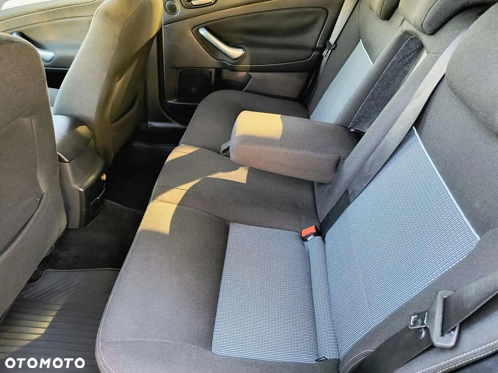 Ford Mondeo 1.6 Ghia - 15