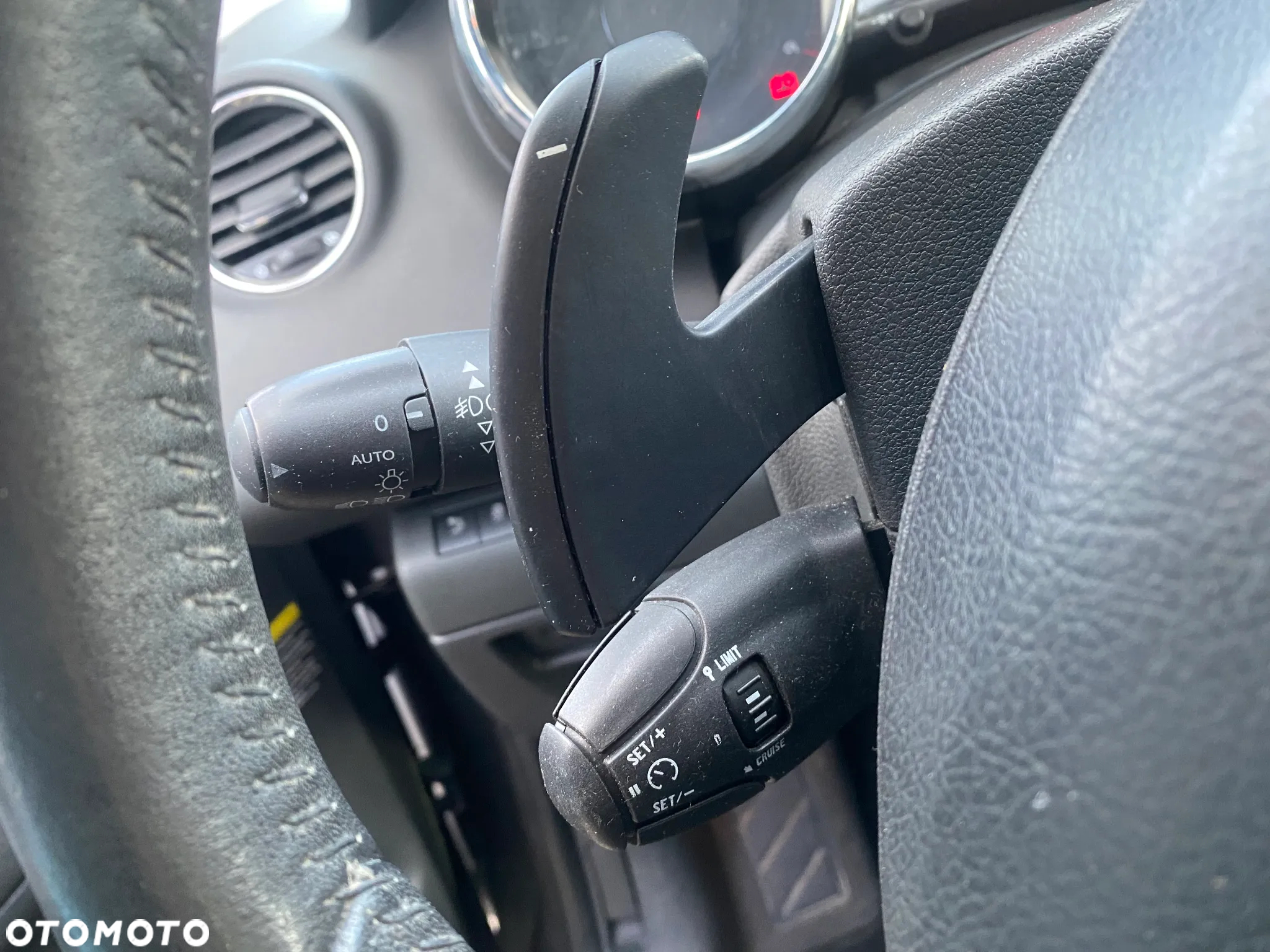 Peugeot 5008 e-HDI FAP 115 EGS6 Stop&Start Allure - 27