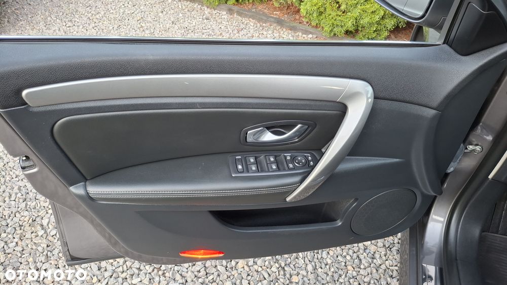 Renault Laguna dCi 150 FAP Start-Stop Bose Edition - 21