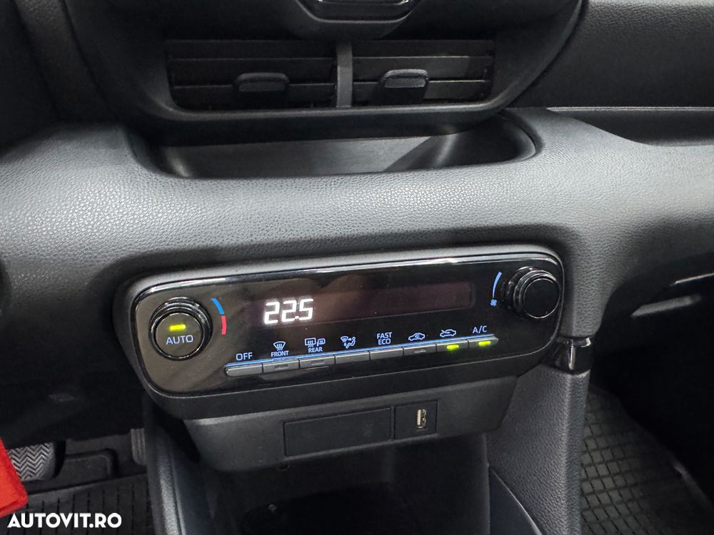 Toyota Yaris 1.5 VVT-i HSD Active - 18