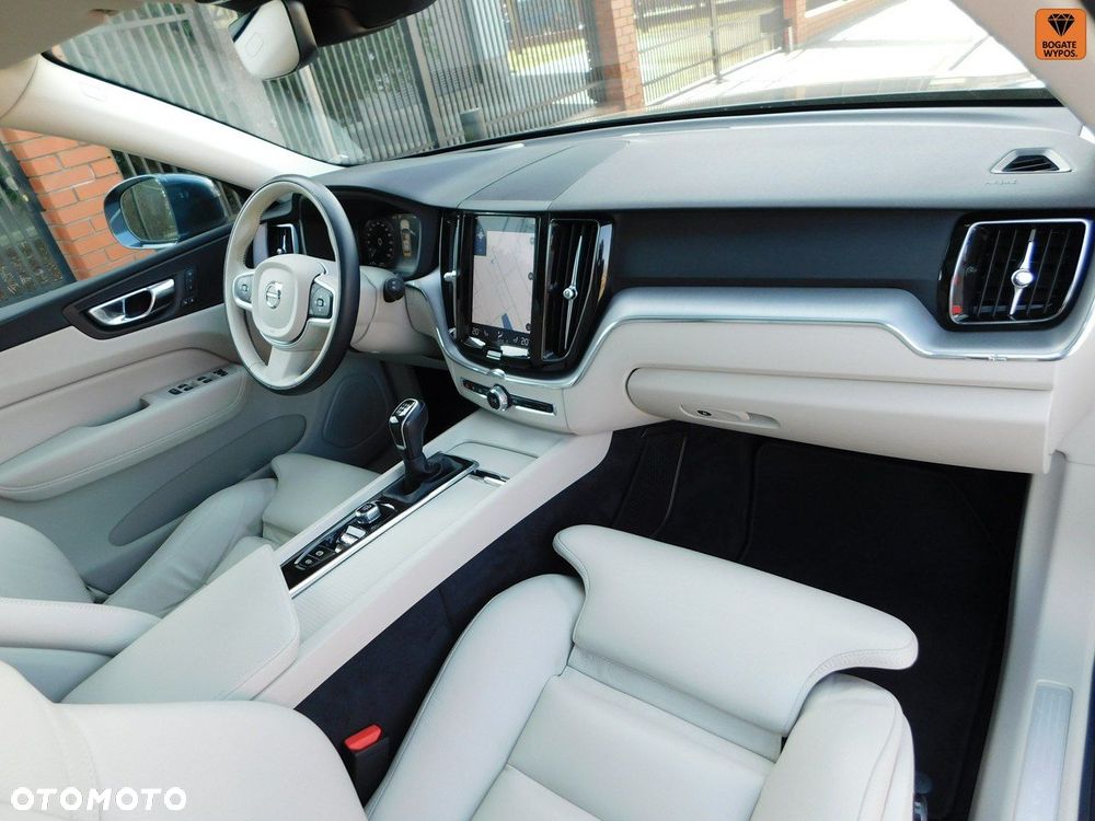 Volvo XC 60 D3 Momentum Pro - 1