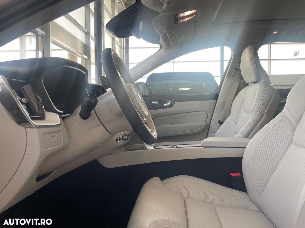 Volvo XC 60 B5 B AWD Ultra Dark - 12