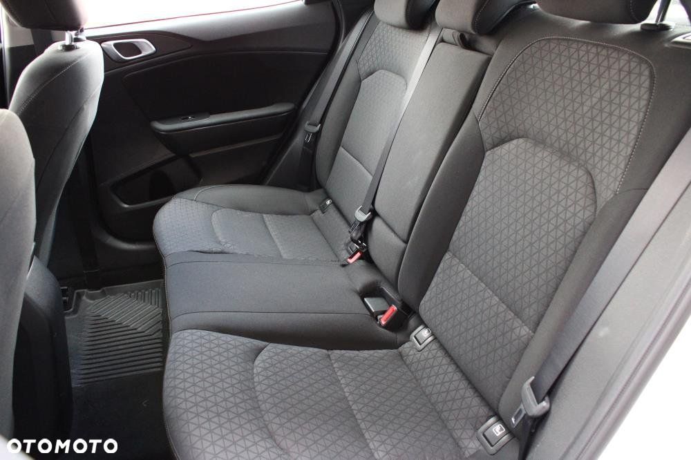 Kia XCeed - 27
