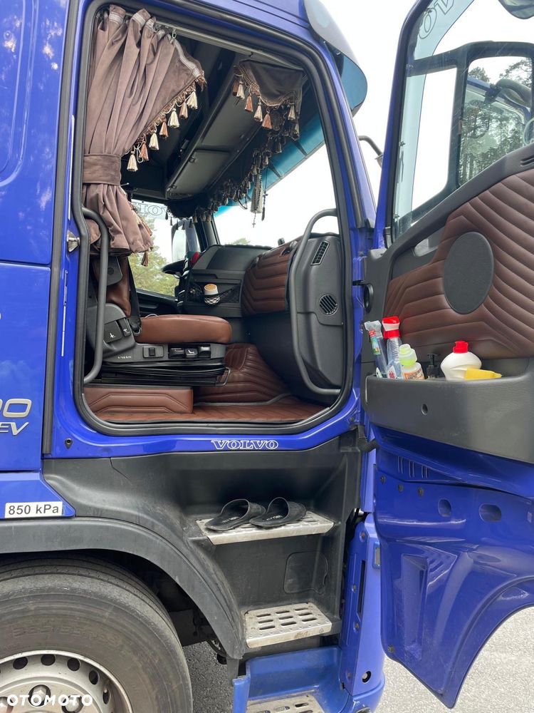 Volvo FH420 GLOB XXL AUTOMAT SPOJLERY KLIMA WEBASTO SKÓRA XENONY LEDY 2xALUTANK LODÓWKA LOW DECK MEGA EURO 5 EEV 2011r ŁADNY - 3