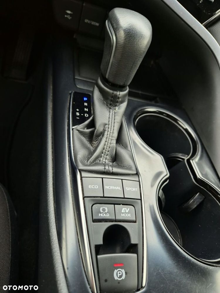Toyota Camry 2.5 Hybrid Comfort CVT - 22
