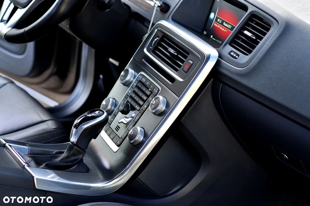 Volvo V60 Cross Country D3 Geartronic Summum - 23