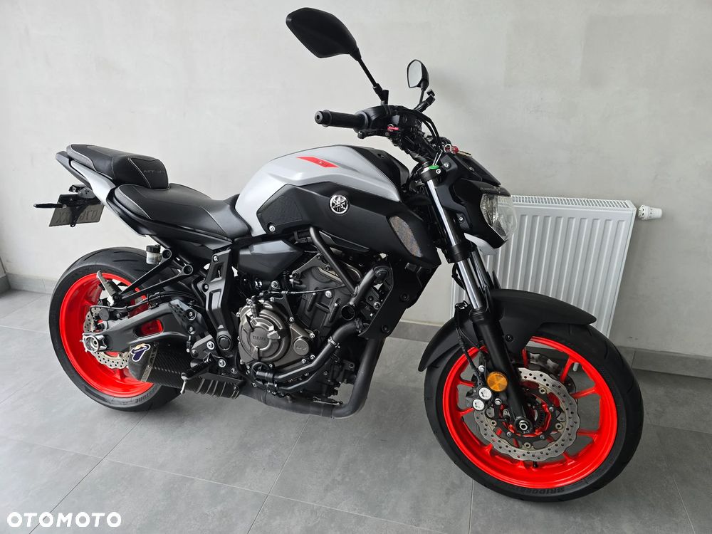 Yamaha MT - 27