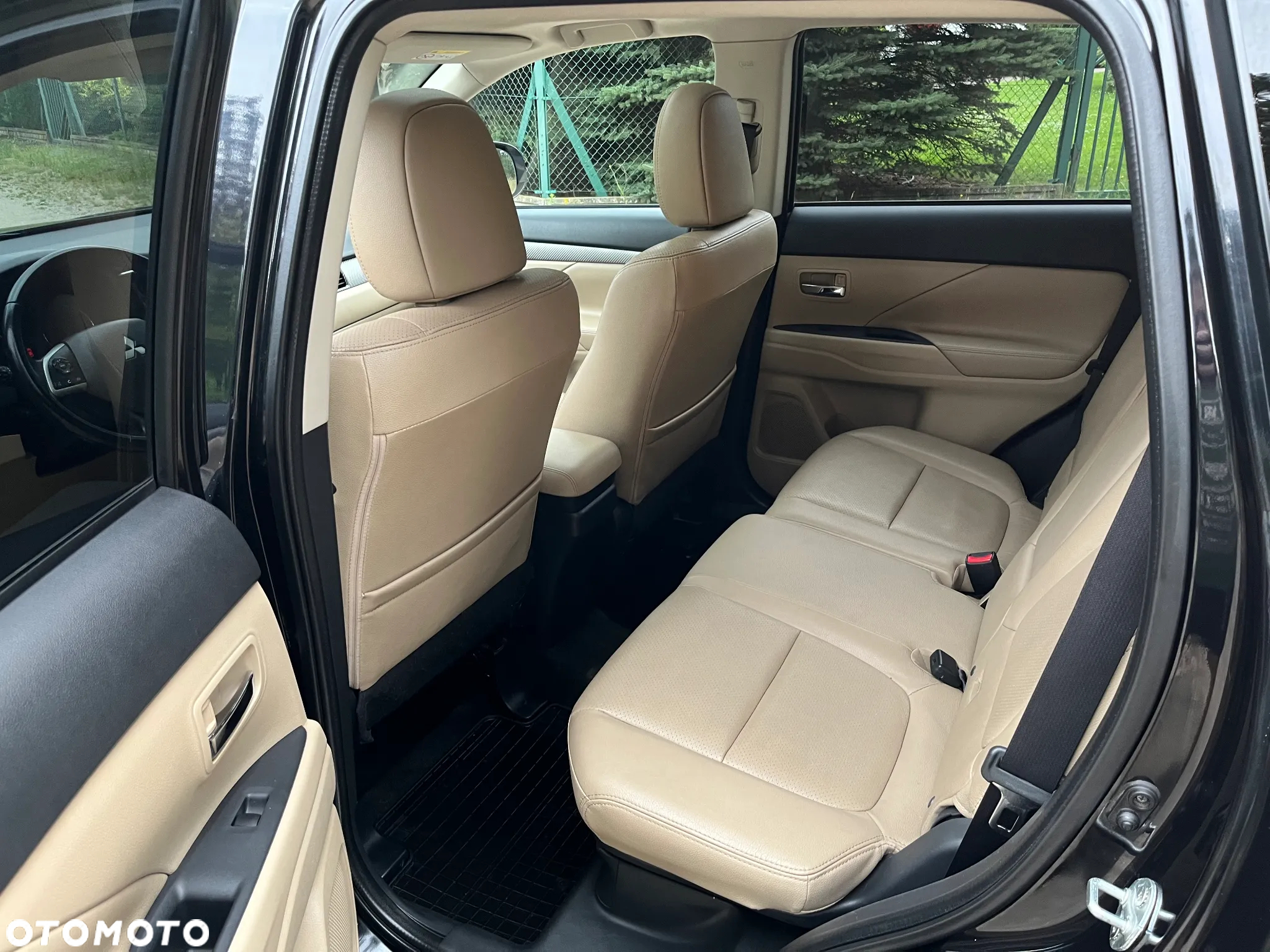 Mitsubishi Outlander - 10