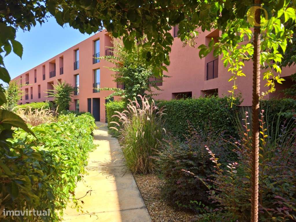 Luxuoso T3 com jardins exuberantes, piscina, dois lugares garagem -... - Grande imagem: 2/46