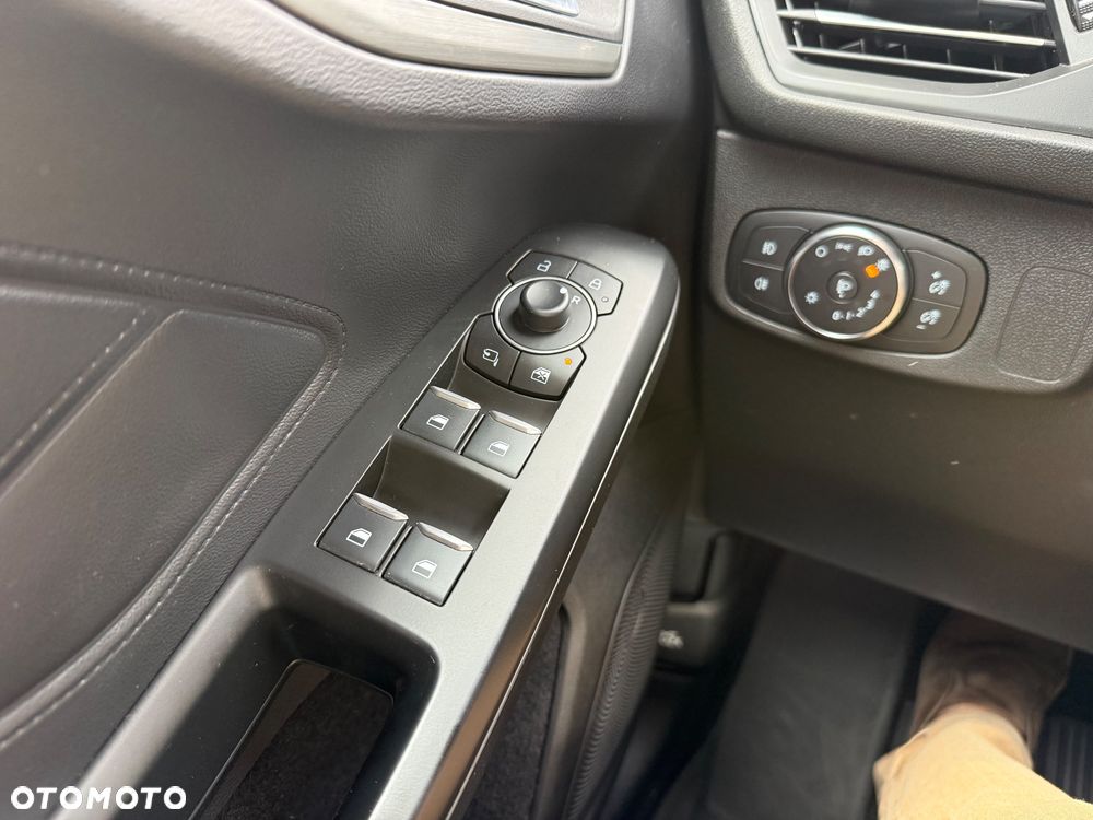 Ford Focus 1.0 EcoBoost mHEV Titanium - 28