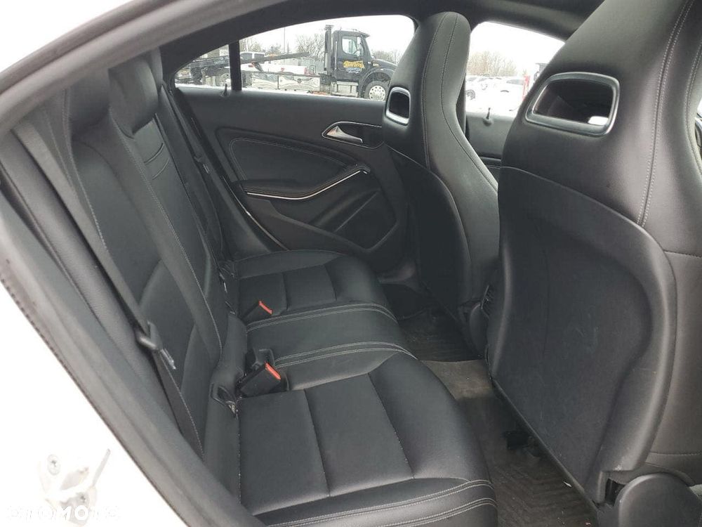 Mercedes-Benz CLA 250 4-Matic AMG Line - 18
