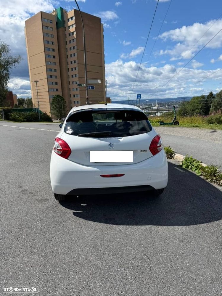 Peugeot 208 - 2