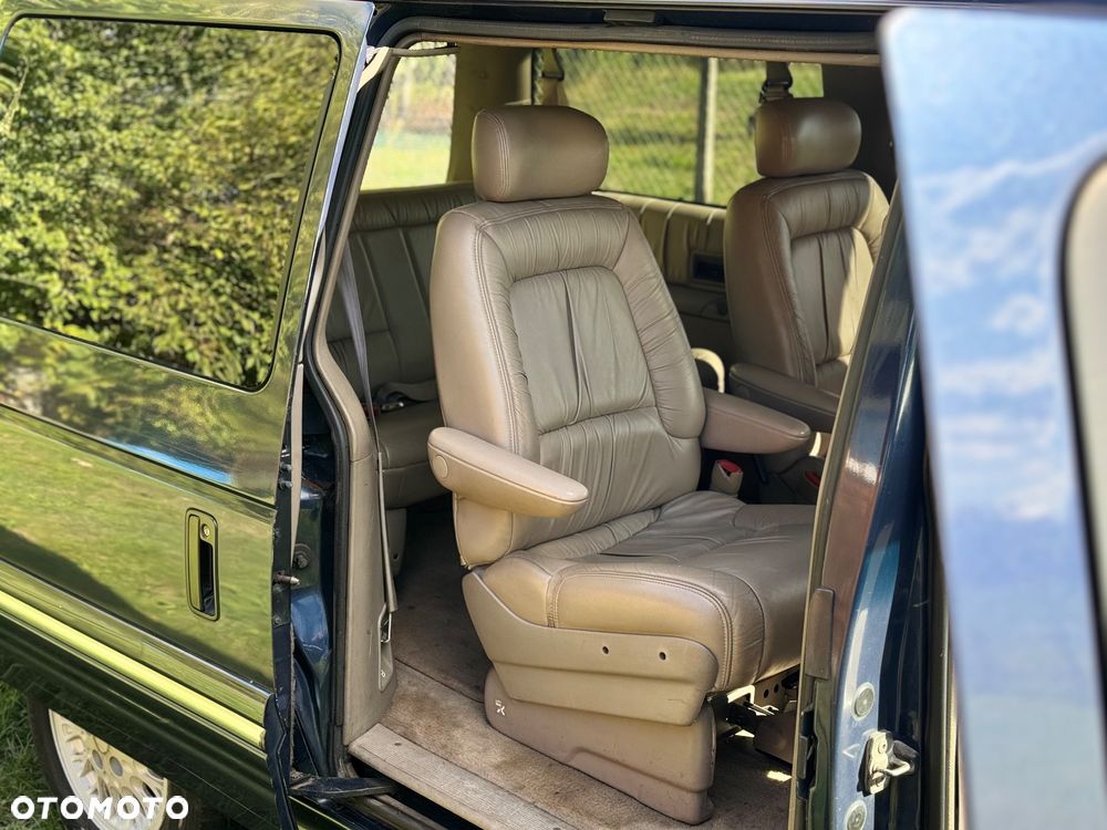 Chrysler Town & Country 3.8L LXi - 6
