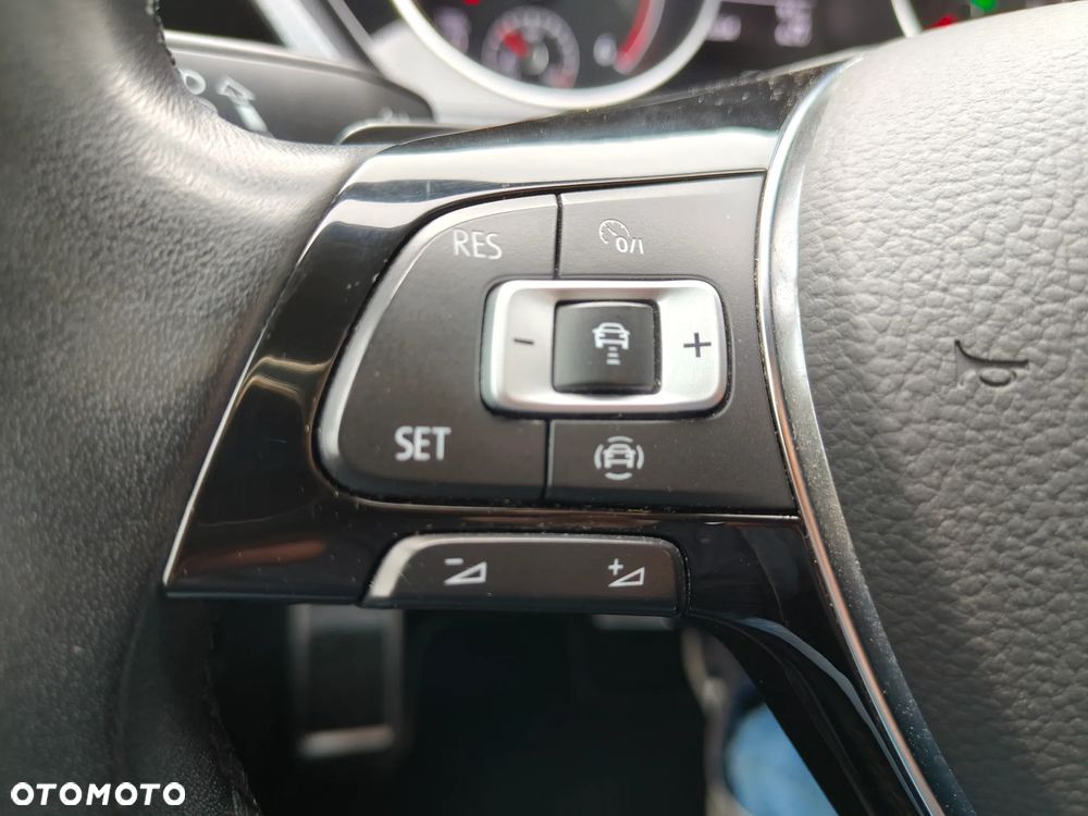 Volkswagen Touran 2.0 TDI BMT Active DSG - 19